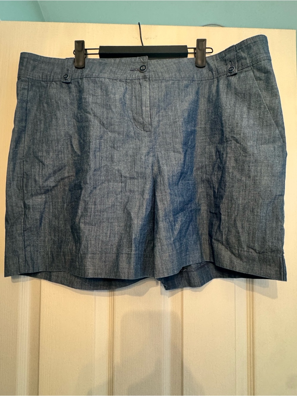 Isaac Mizrahi Chambray Shorts in Blue